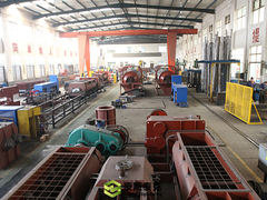 Vollautomatische Maschine zur Herstellung von Lehmziegeln